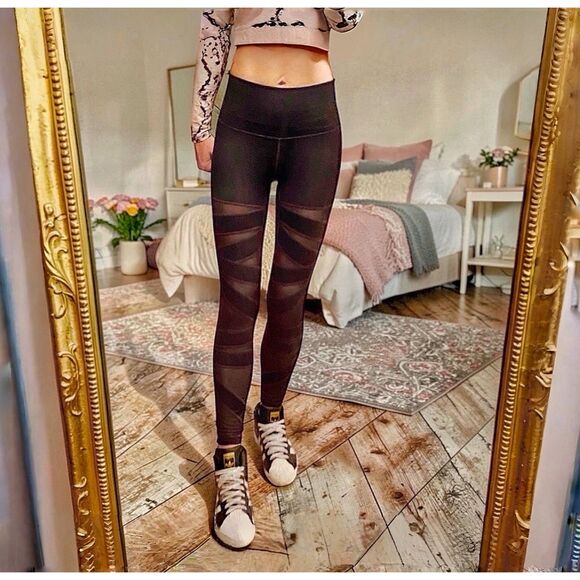 lululemon athletica Pants - EUC Rare LULULEMON High Times Pant Tech Mesh Desert Snake Deep Coal Black Size 6